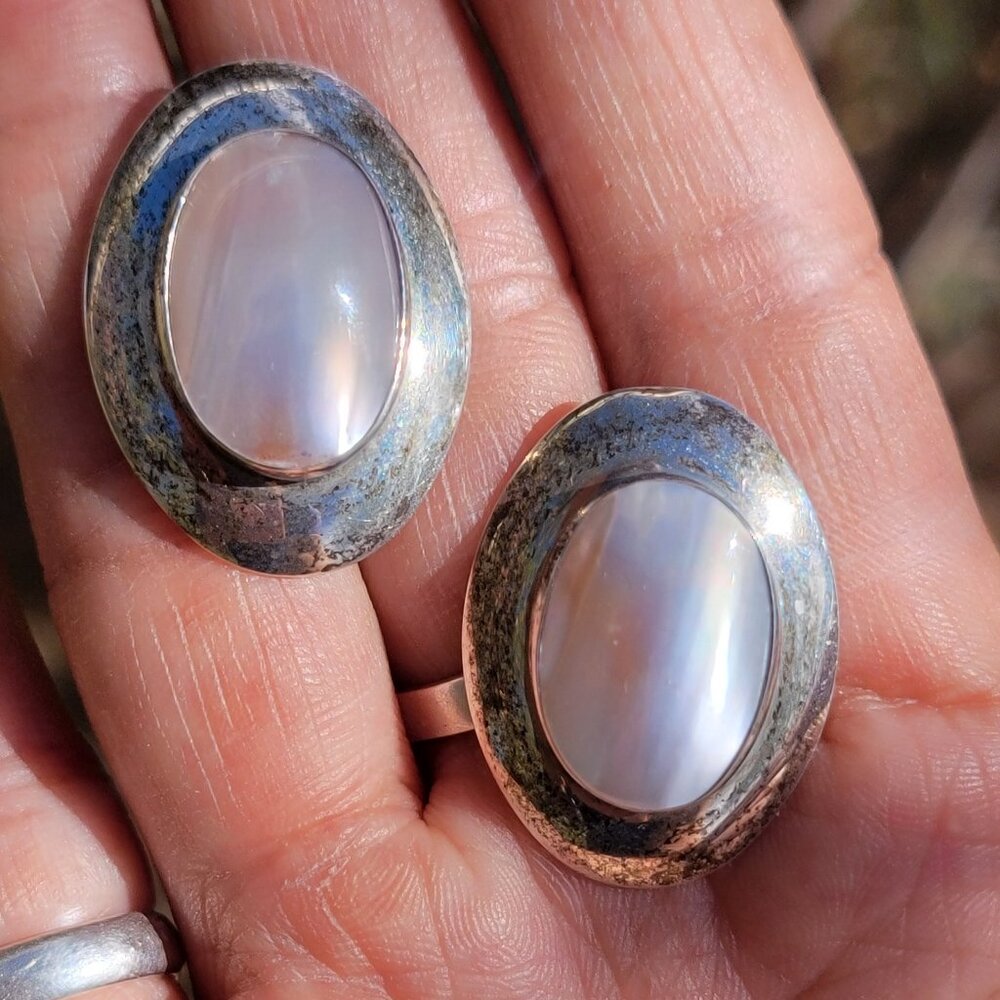 Absolutely stunning QT Quoc Trading Southwestern iridescent pink mother of pearl